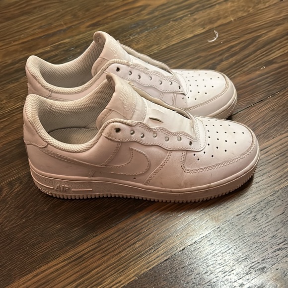 White nike Air Force 1s size 5.5 barely worn in practically new condition. - Picture 4 of 6